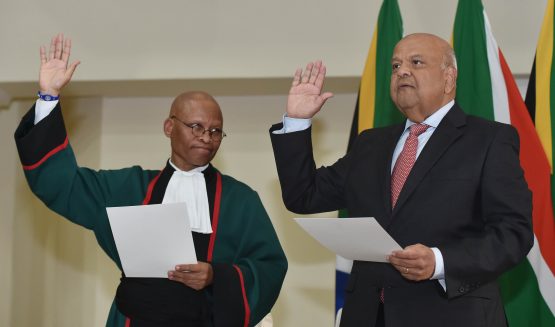 Pravin Gordhan taking the oath of office in 2019 with Chief Justice Mogoeng Mogoeng at the time doing the swearing in of cabinet ministers. Image: Kopano Tlape, GCIS