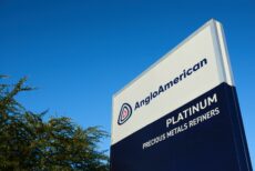 Amplats falls after parent Anglo starts cutting majority stake