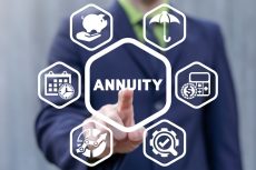 How to choose between a living and a life annuity